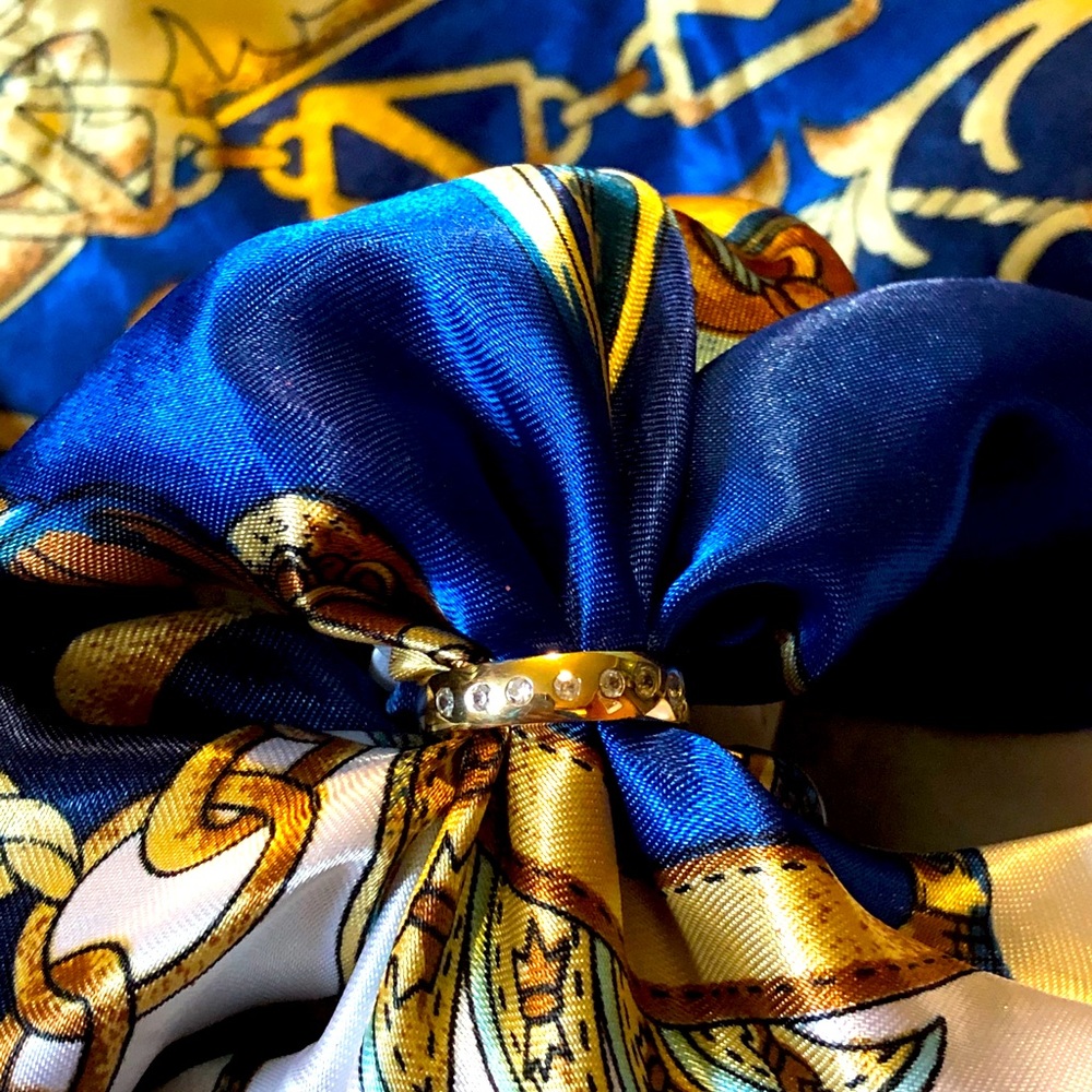 Stylish 14k Gold Diamond Band.